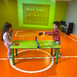 Masa Tenisi Oynuyoruz
