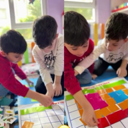 Kağıtlarla Figür Tamamlama Etkinliğimiz!