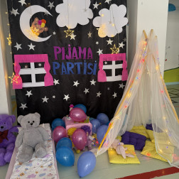 PİJAMA PARTİSİ
