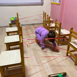 İP ENGELLERİNDEN GEÇ OYUNU