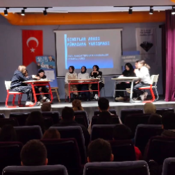 Dövüş Sporları: Yapılmalı mı, Yapılmamalı mı? Münazara Heyecanı! 🎤