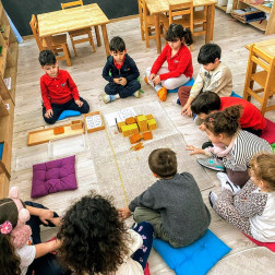 MONTESSORİ DERSİ-  YAŞ GRUBU ELDELİ TOPLAMA İŞLEMİ