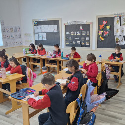 TÜM TEMA KİTAP OKUYOR.