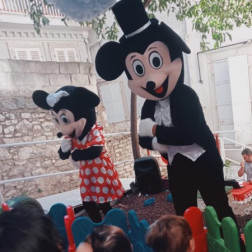 Şapkanı Tak, Gülümse ve Oyna!