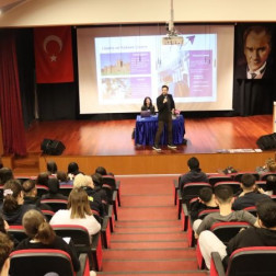 Öğrencilerimize yurt dışı eğitimi hakkında hem bilgilendirici hem de ilham verici bir etkinlik gerçekleştirdik.