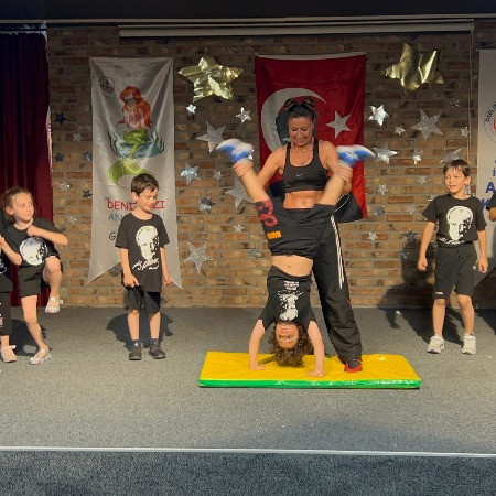 CİMNASTİK ŞOVU BAŞLASIN