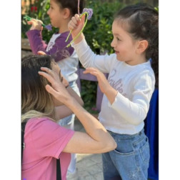 Minik kalplerden annelere büyük sevgi…