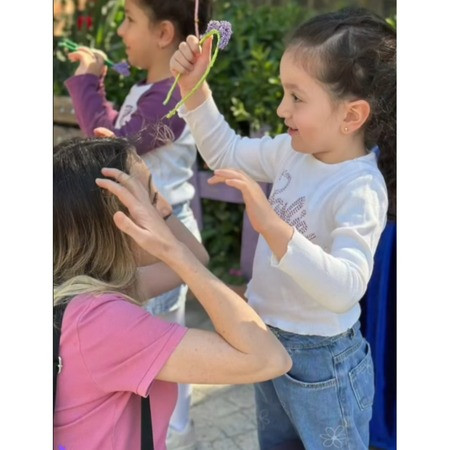 Minik kalplerden annelere büyük sevgi…