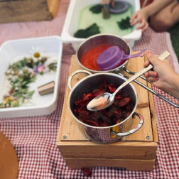 MONTESSORI VE REGGIO EMILIA YAKLAŞIMLI YAZ OKULU ETKİNLİĞİ