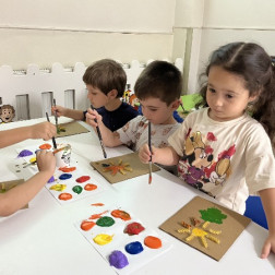 Yaz okulumuzda Sanat Etkinlikleri ile Kas gelişimlerimi destekliyoruz