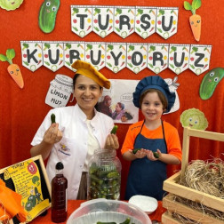 Okulumuzda Turşu Kuruyoruz
