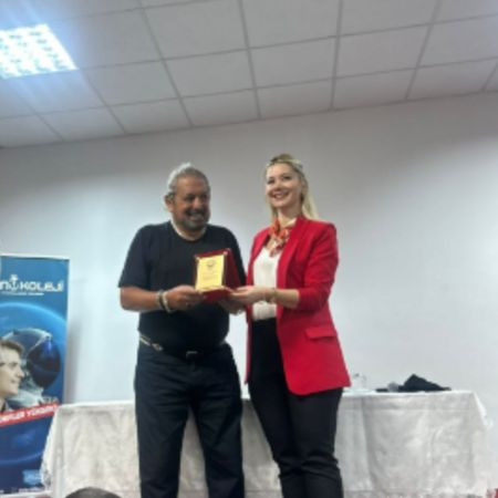 Okulumuzda Türk Futbolunun Efsanesi Erman Toroğlu ile Söyleşi