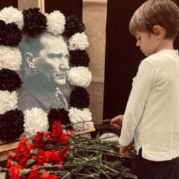 Atamızı Saygı ve Sevgiyle Anıyoruz