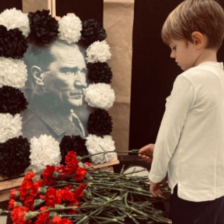 Atamızı Saygı ve Sevgiyle Anıyoruz