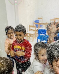 Okulumuzda her ay eğlenceli tiyatro ve etlinlikler yaparız....