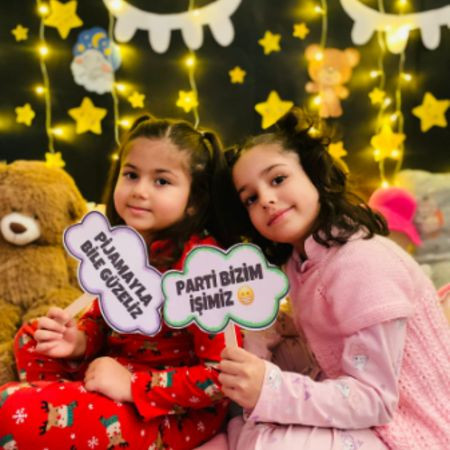 Pijamalar giyildi, neşeli sohbetler başladı! 🥰