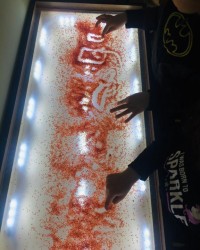 Duyuşsal Matematik Atölyesi Işıklı Masada geometrik şekiller