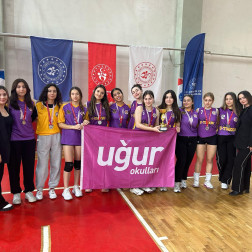 Kız Voleybol Takımımız Zirveye Çok Yakın