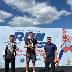 ÖĞRENCİMİZ ÇINAR ÇUBUK, MARATONDA ZİRVEDE!