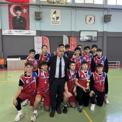 Öğrencilerimizden Basketbolda İlçe Üçüncülüğü !