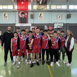 Öğrencilerimizden Basketbolda İlçe Üçüncülüğü !
