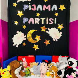 OKULUMUZDA YAPILAN PARTİLER VE ETKİNLİKLER