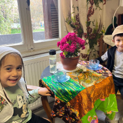 🕰️ "Zaman Makinesi ile Geçmişten Geleceğe Yolculuk!" 🚀👵