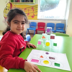 Şekillerle Örneğe Uygun Kule Tasarımı 🎈
