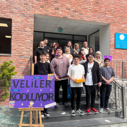 Veliler Kodluyor: Teknolojiyle Nesiller Arası Bağ Güçleniyor!