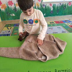 Günlük Yaşam Becerileri: Düğme Açma – Kapama Etkinliği 👕