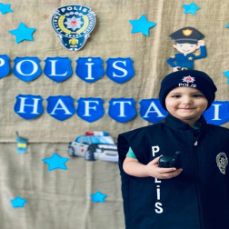 👮‍♂️ Minik Kalplerden Koca Yürekli Kahramanlara: Polis Haftası Kutlu Olsun! 💙🚓