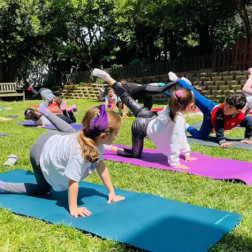 🧘‍♀️🌿 "Doğayla İç İçe Hareket: Spor ve Yoga Saati"