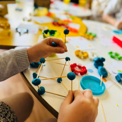 🎨 Minik Ellerle 3D Sanat: Oyun Hamuru ve Kürdanlar İş Başında! ✨