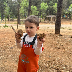 🌿🎨 Doğada Çamurla Çiz Etkinliğimizden Renkli Kareler!