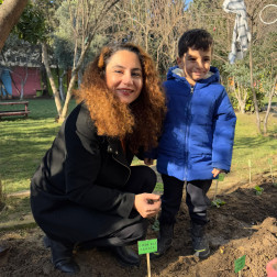 Velilerimizle Birlikte Gerçekleştirdiğimiz Çiçek Dikim Etkinliği!