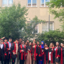 🎓✨ Geleceğe Yolculuk: 12. Sınıf Mezunlarımızı Kutluyoruz! ✨🎓