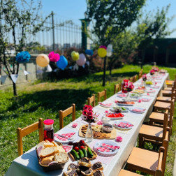 🌸 Güne Merhaba: Doğayla İç İçe Kahvaltı Sofrası 🌿🥐