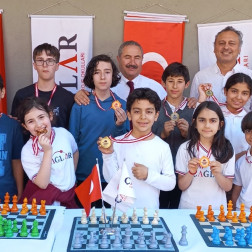 ♟️ Satrançta Büyük Buluşma!