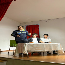 🗣️ MÜNAZARA ETKİNLİĞİNDEN HEYECAN DOLU ANLAR! 🎤⚖️