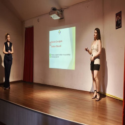 🧭 REHBERLİK SERVİSİMİZDEN ANLAMLI BİR SUNUM: “Benim Çocuğum Doktor Olacak mı?” 💬👨‍👩‍👧‍👦
