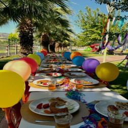 : 🌞 Açık Havada Renkli Kahvaltı Keyfi