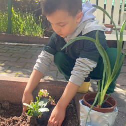Anaokulu Öğrencileri Bahçemizde Doğa ile İç İçe