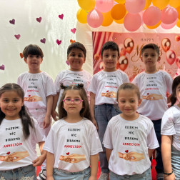 💝 Anneme En Güzel Hediyem: Sevgiyle Söylenen Şarkılar