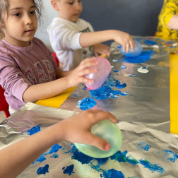 🎈 Balonlarla Renkli Sanat: Duyusal Boyama Etkinliği