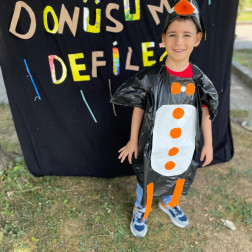♻️ Dönüşüm Defilesi: Geri Dönüştür, Yaratıcılığını Göster!