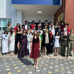 🎭 Kostümler Hazır, Sahne Bizim!