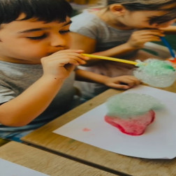 ⭐️ Bilgi Avcılarıyla Renkli Bir Gün: Üfle, Boya, Eğlen! 🎨🫧