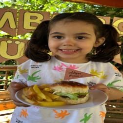 Kendi Hamburgerimizi Yaptık!