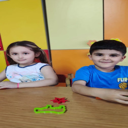 ✂️ Şekillerin Dünyasına Yolculuk! 🎨