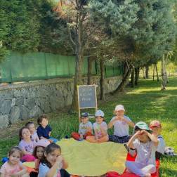 🌳 Doğa Koleji'nde Piknik Zamanı! 🧺☀️